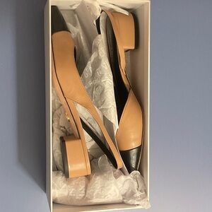 Veronica Beard Two Tone Tan and Black Slingbacks